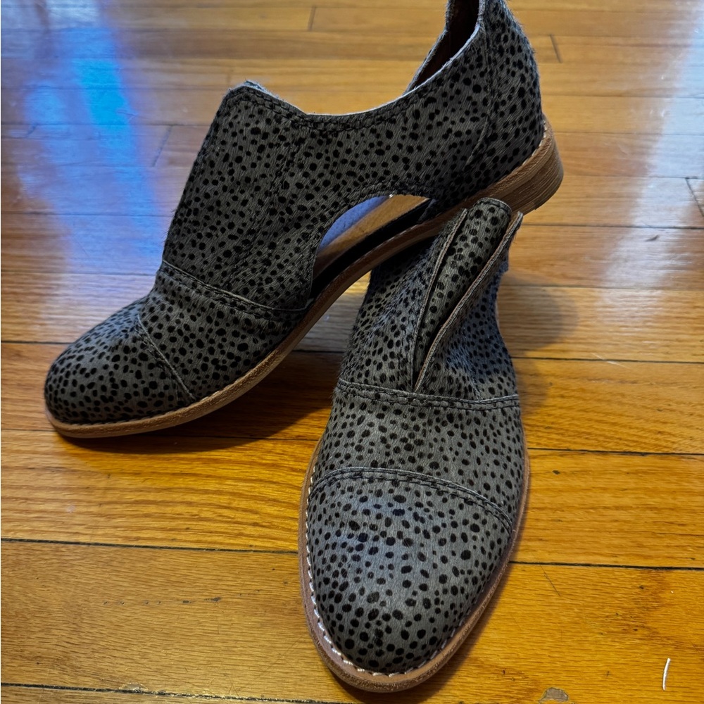 Animal print leather shoes “all black”